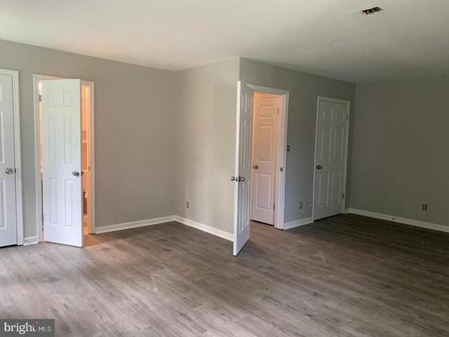 Building Photo - 63 Lincoln Dr