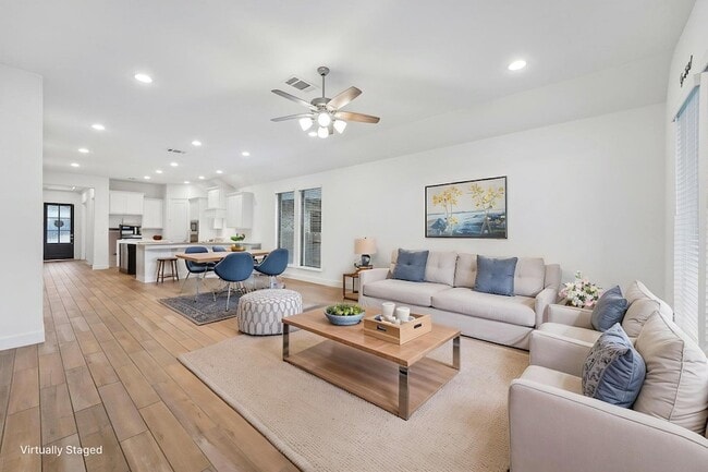 Building Photo - 133 Plumbago Loop