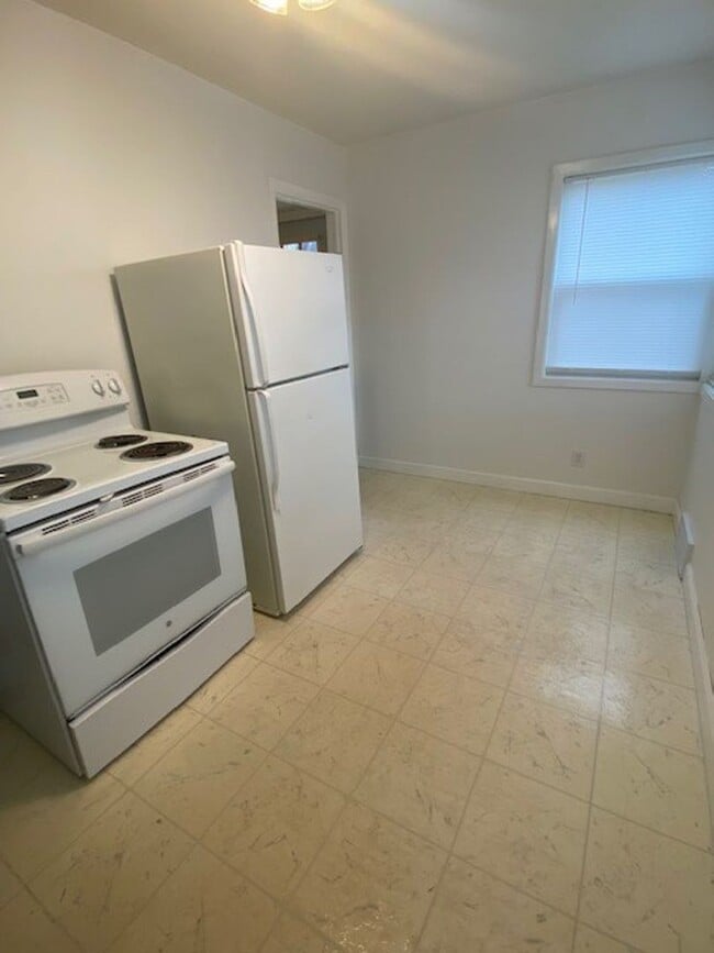 Building Photo - 3 Bedrooms, 2 Bathrooms Single Family Home in Brainerd, MN w/detached garage