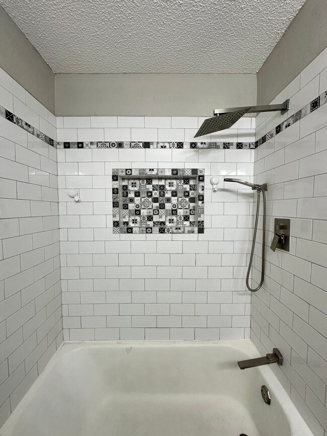 Building Photo - Wascher  Duplex