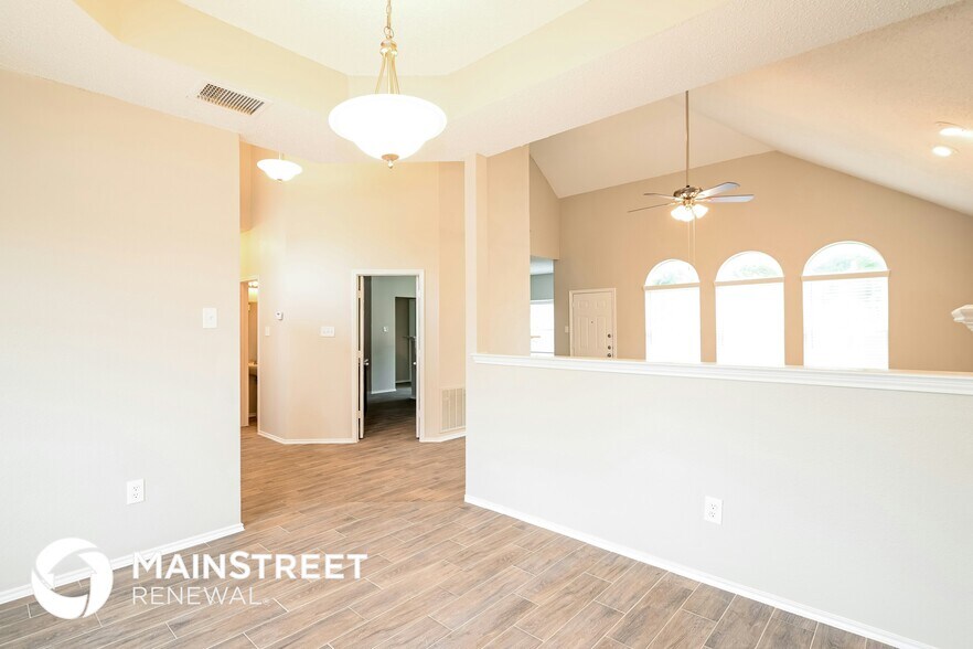 Building Photo - 809 Hines Dr