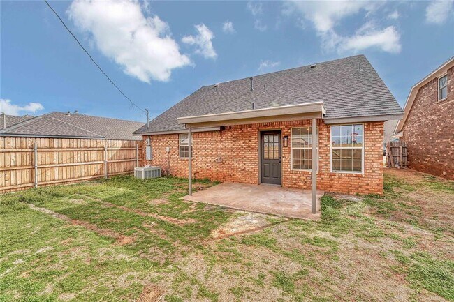 Building Photo - 2805 Shiloh Ln