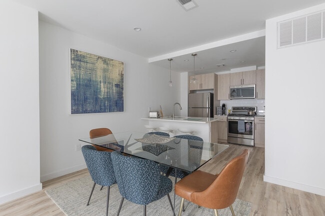 Building Photo - 300 Marshall Dr