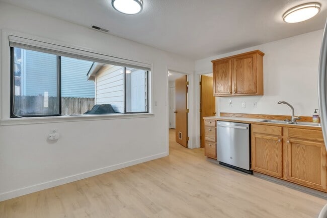 Building Photo - Charming 3 bed/1bath Lynnwood Home