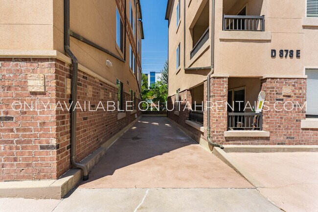 Building Photo - 878 E 700 N