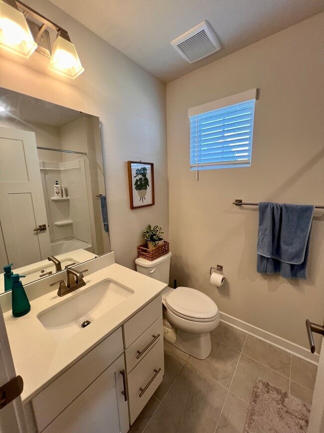 Building Photo - Sewickley - 4 Bedroom 3.5 Bathroom - End U...