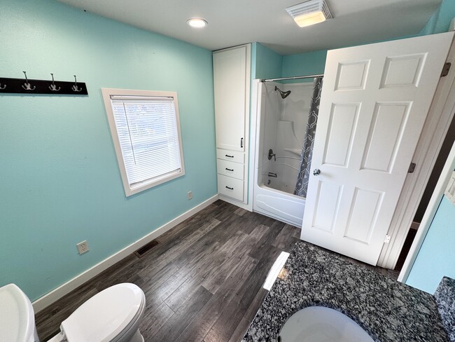 Building Photo - 408 Ave