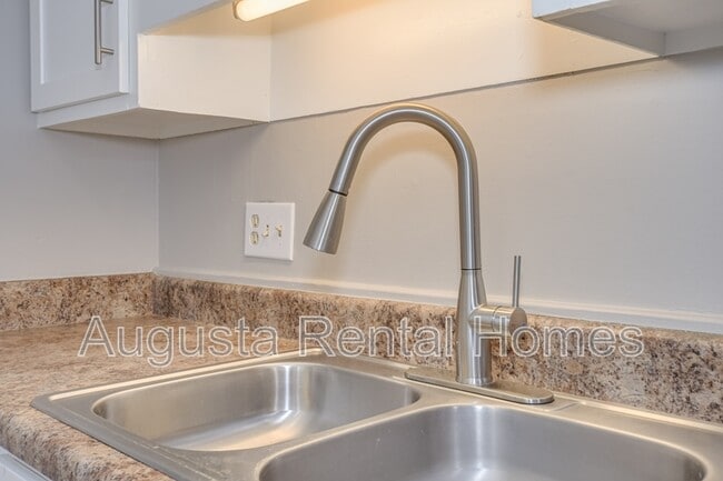 Building Photo - 332 Old Plantation Rd