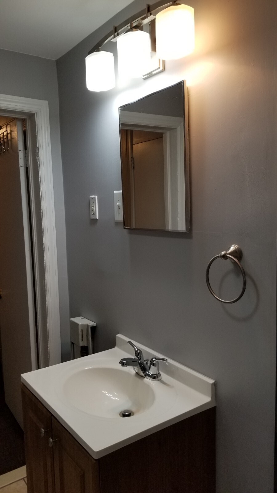 bath - 1444 Esterbrook Ave