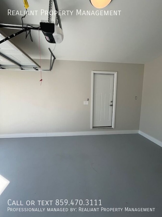 Building Photo - Completely Remodeled, 3 Bedroom, 3 bath ho...