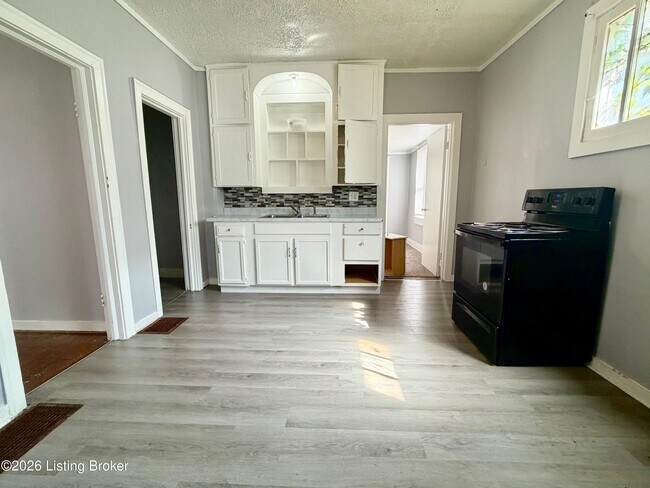 Building Photo - 2411 Elliott Ave