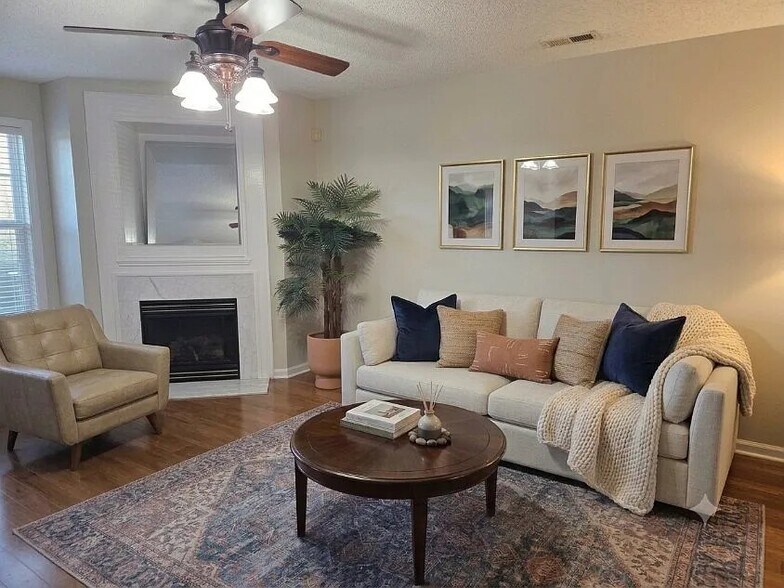 Building Photo - 906 Litchfield Way