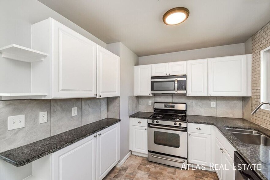 Building Photo - 4340 College View Dr