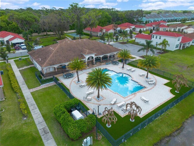 Building Photo - 2320 Symphony Cir