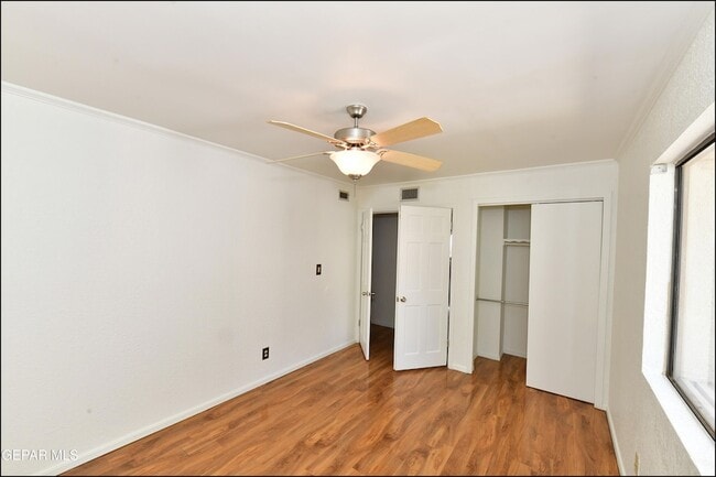 Building Photo - 5852 Mira Serena Dr