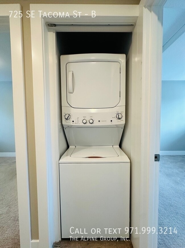 Building Photo - 725 SE Tacoma St