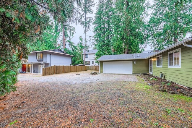 Building Photo - Amazing 4bed/2bath Home with Attached Garage in Kirkland!