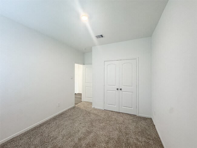 Building Photo - 519 Newcomb Holw Dr