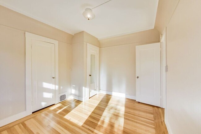 Building Photo - 508 Valle Vista Ave