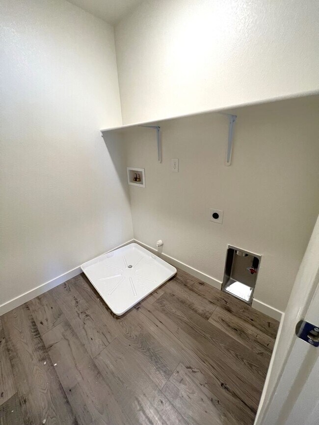 Building Photo - 443 Antares St