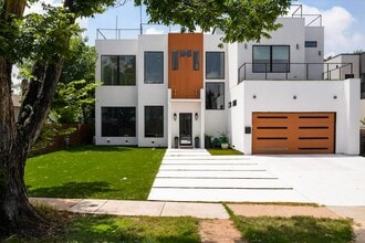 Building Photo - 3946 N Cresthaven Rd