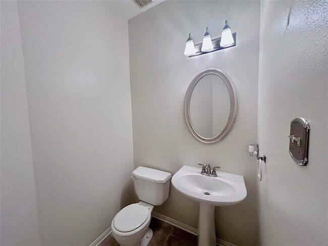 Building Photo - 2519 Silver Meadow Dr