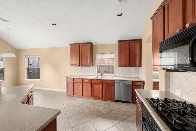 Building Photo - 19830 Broadhead Manor Dr