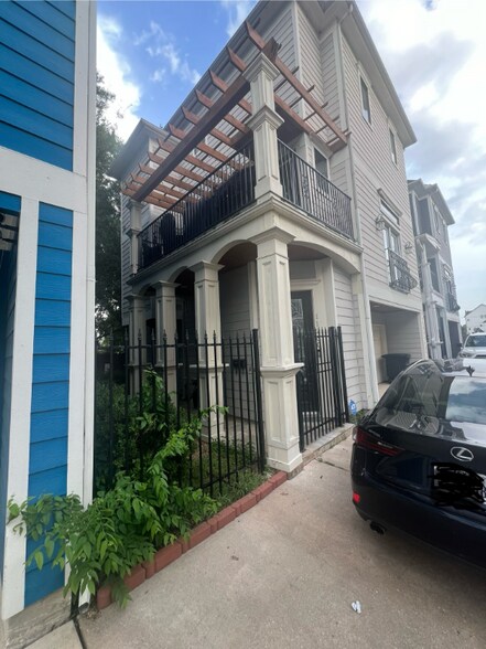 Primary Photo - 1126 W 23rd St