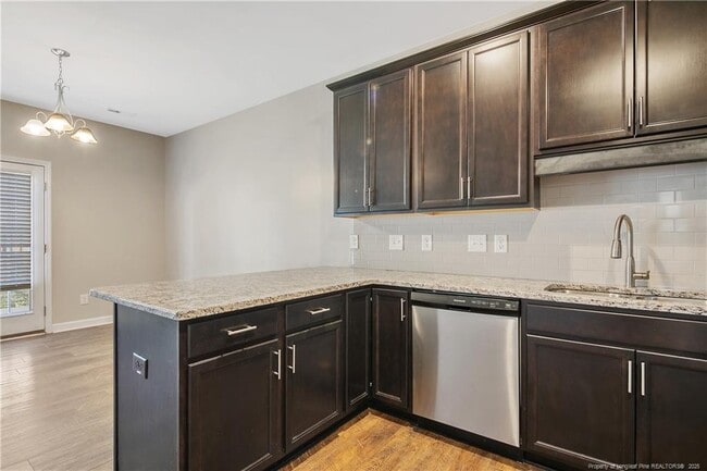 Building Photo - 393 Hicks Ave