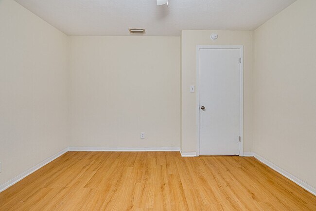 Building Photo - 3/2 Home in Daytona Beach