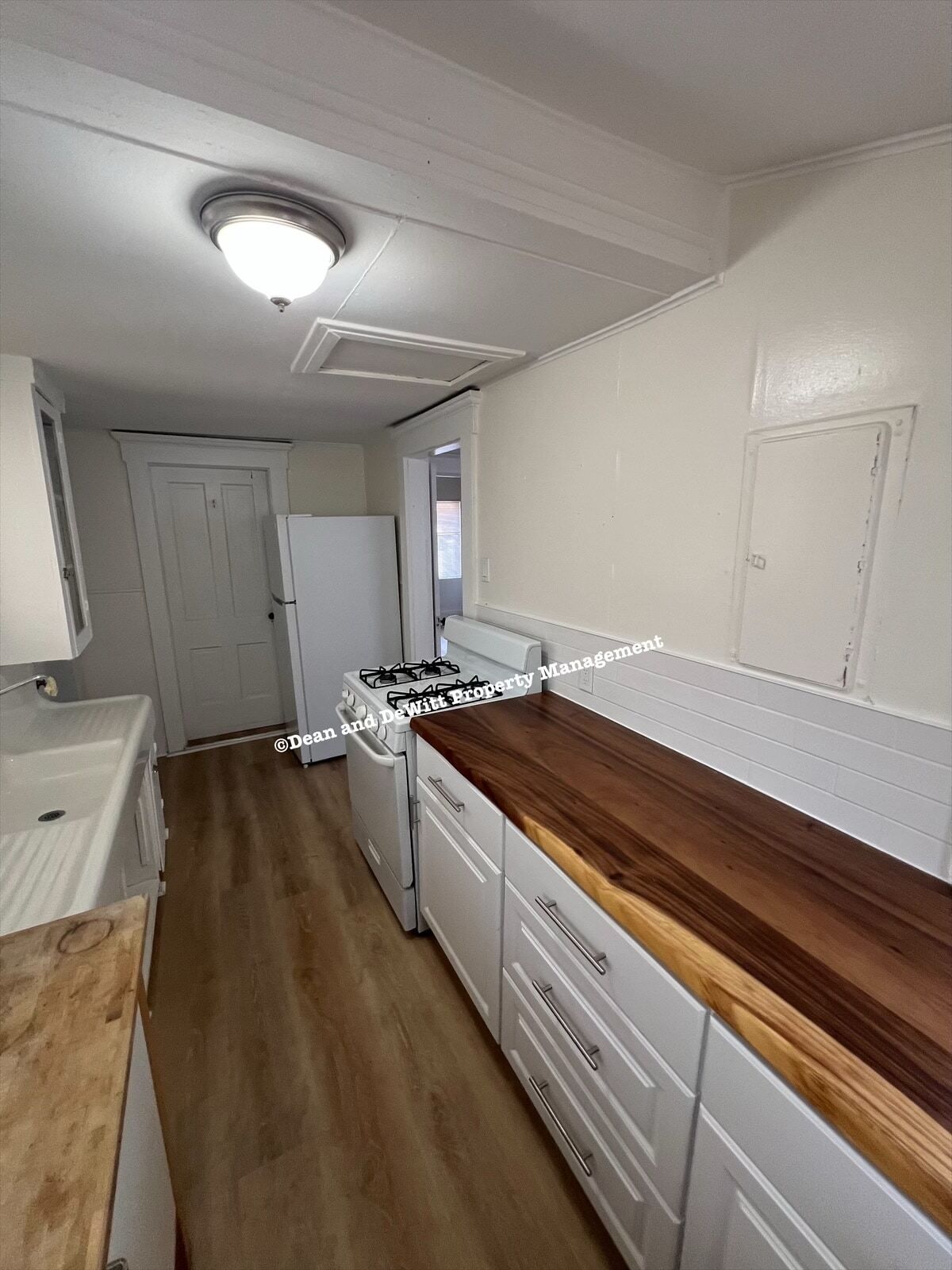 Building Photo - 2 Bed/1 Bath - Unit 1