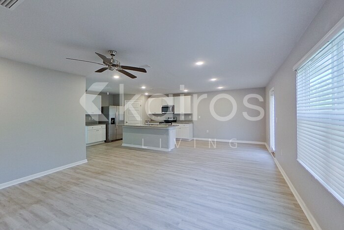 Building Photo - 273 Monarch Ln