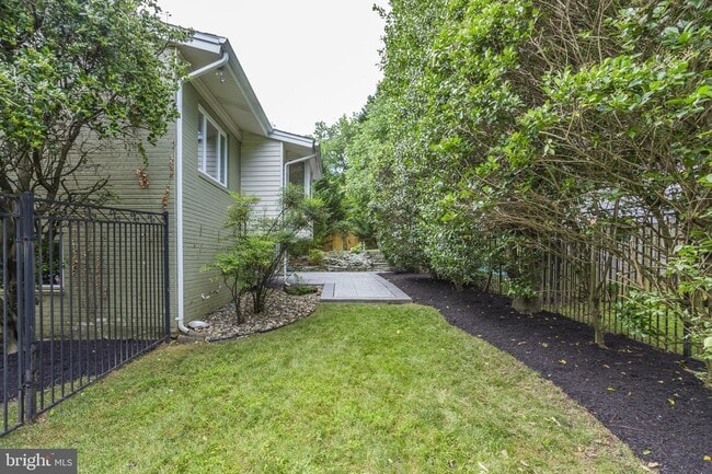 Building Photo - 6500 Wilson Ln
