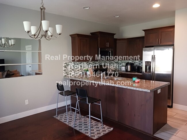 Building Photo - 3 Bed 2.5 Bath Townhome in West Haven Comi...