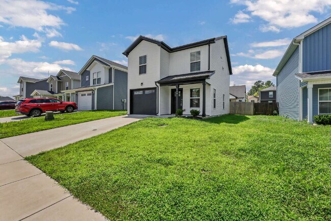 Building Photo - Beautiful 3-bed, 2.5-bath home with a bright, open floor plan.