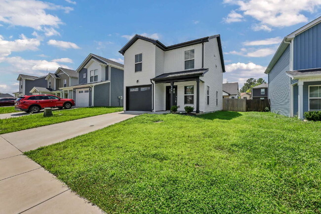 Building Photo - !!Reduced Rent!! Beautiful 3-bed, 2.5-bath home with a bright, open floor plan.