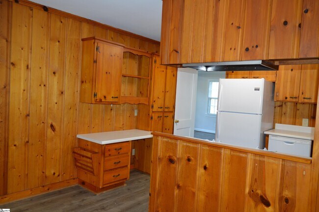 Building Photo - 206 Hillside Dr