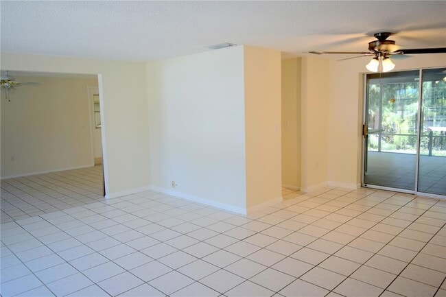 Building Photo - 1639 Manor Rd