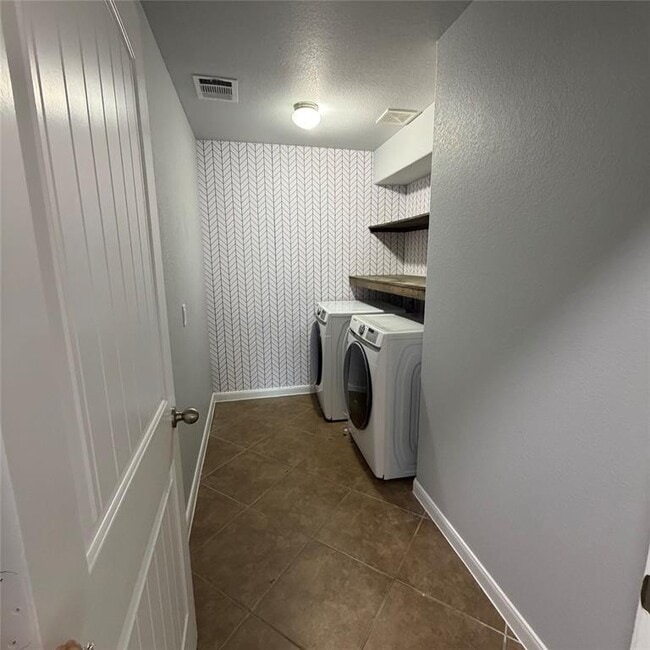 Building Photo - 1115 Sunny Meadows Loop