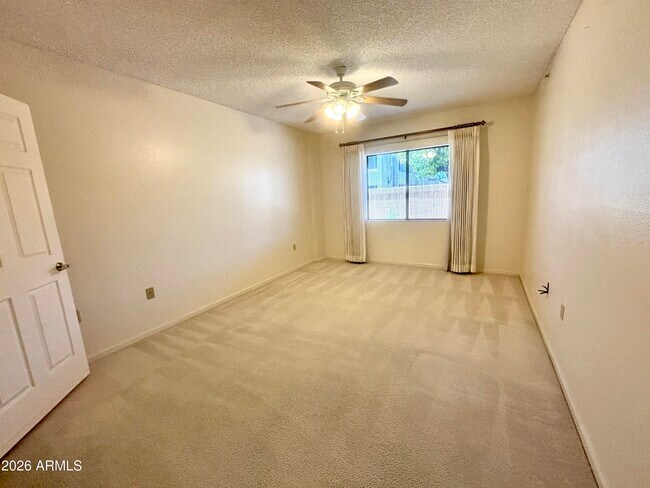 Building Photo - 10330 W Thunderbird Blvd