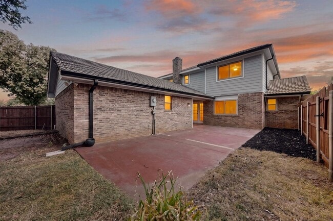 Building Photo - 30 Crestwood Dr