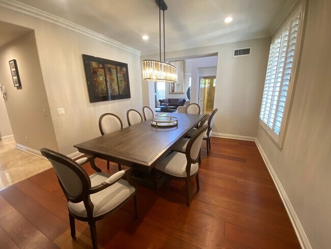 Building Photo - Luxurious 4 Bedroom Fullerton House For Re...