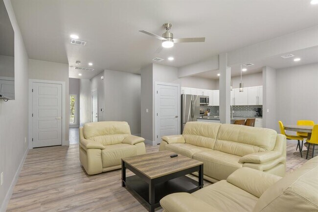 Building Photo - 24700 Whitney Dr