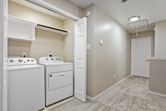 Building Photo - 134 S Walden Elms Cir