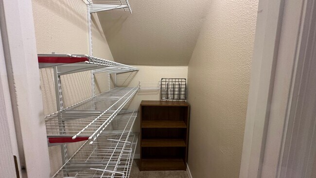 Building Photo - 1653 Cherry Ridge Dr