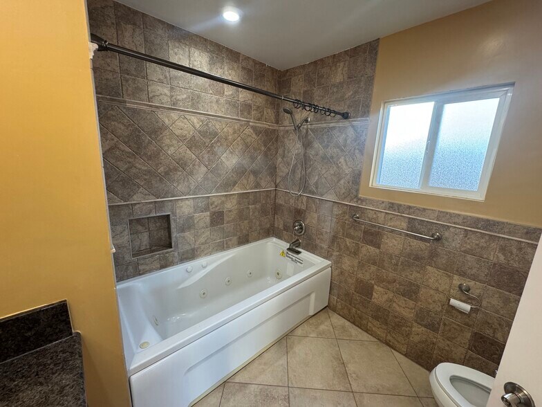 Building Photo - 9625 Adoree St