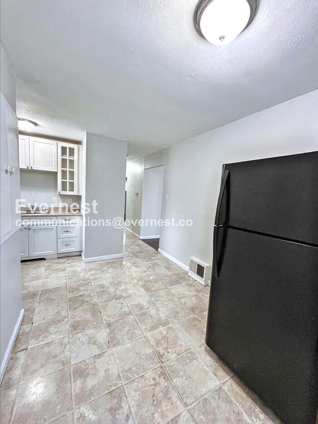 Building Photo - 5672 Parchester Dr