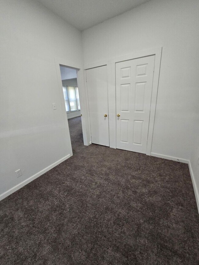 Building Photo - Westside Three Bedroom Duplex Located near...