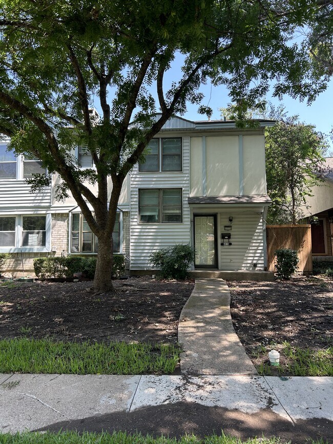 Building Photo - 4816 Rollingwood Ct