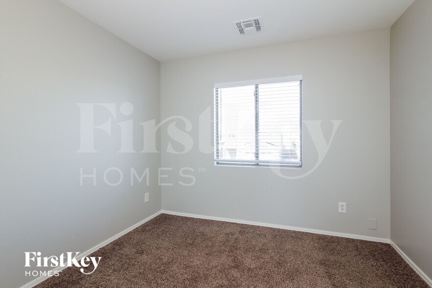 Building Photo - 12521 W Ash St